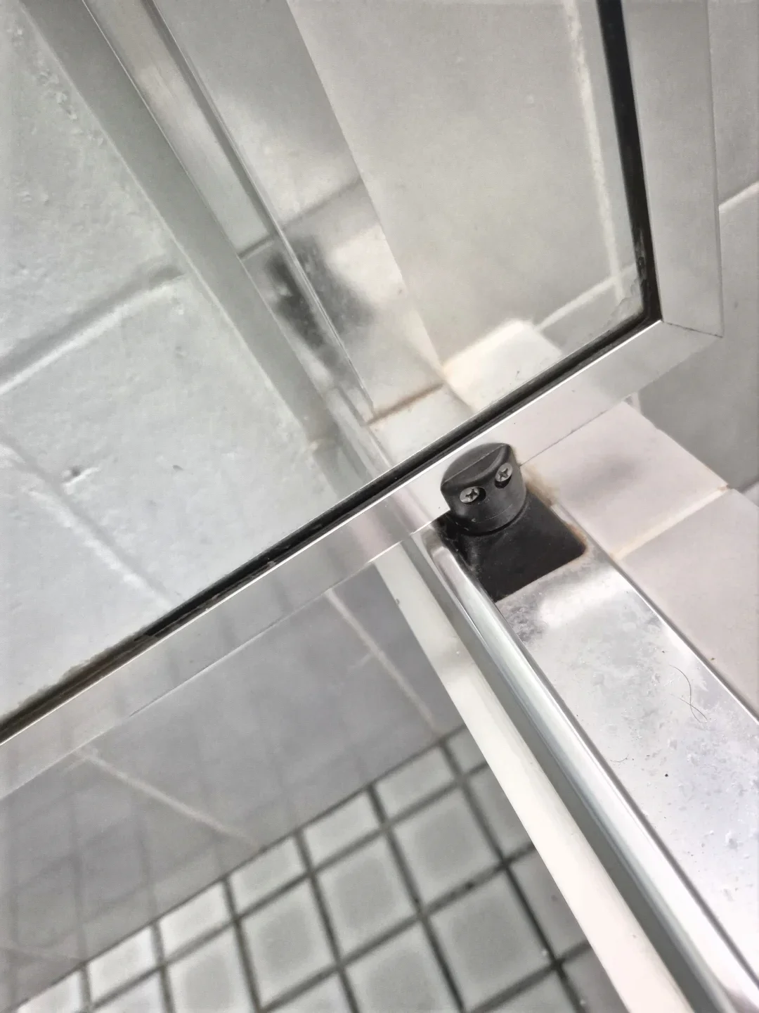 Shower screen after cleaning