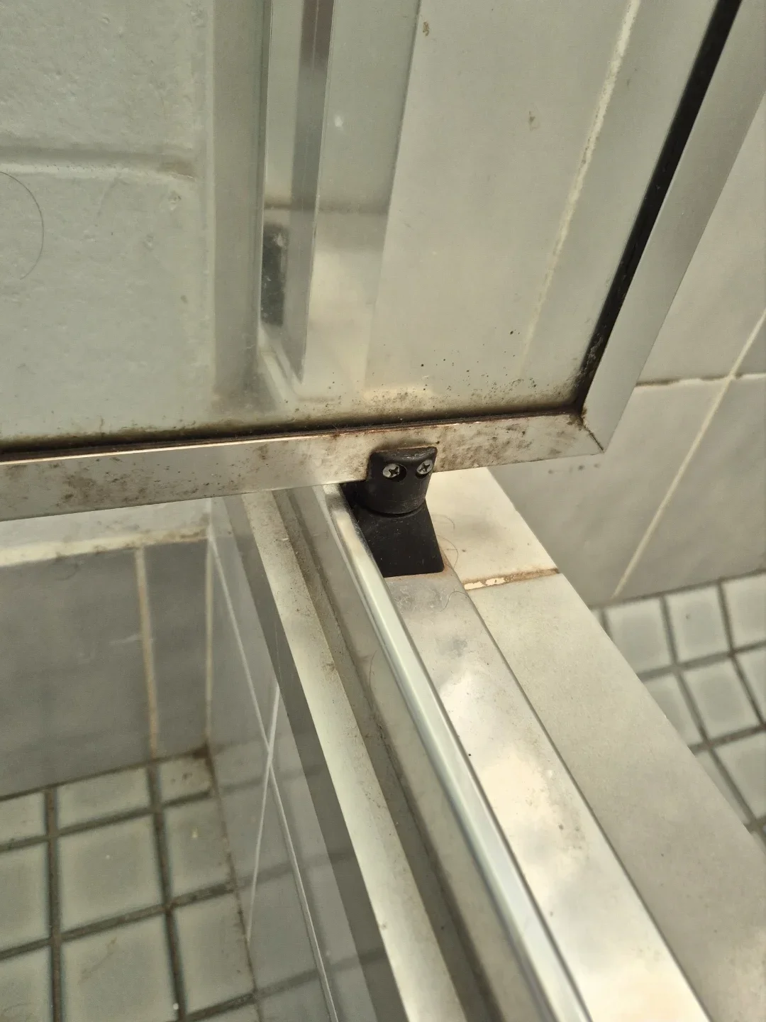Shower screen before cleaning